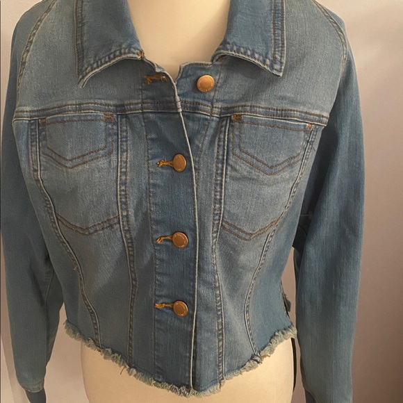 Universal Thread size medium NWT cropped jean jacket - Picture 2 of 12